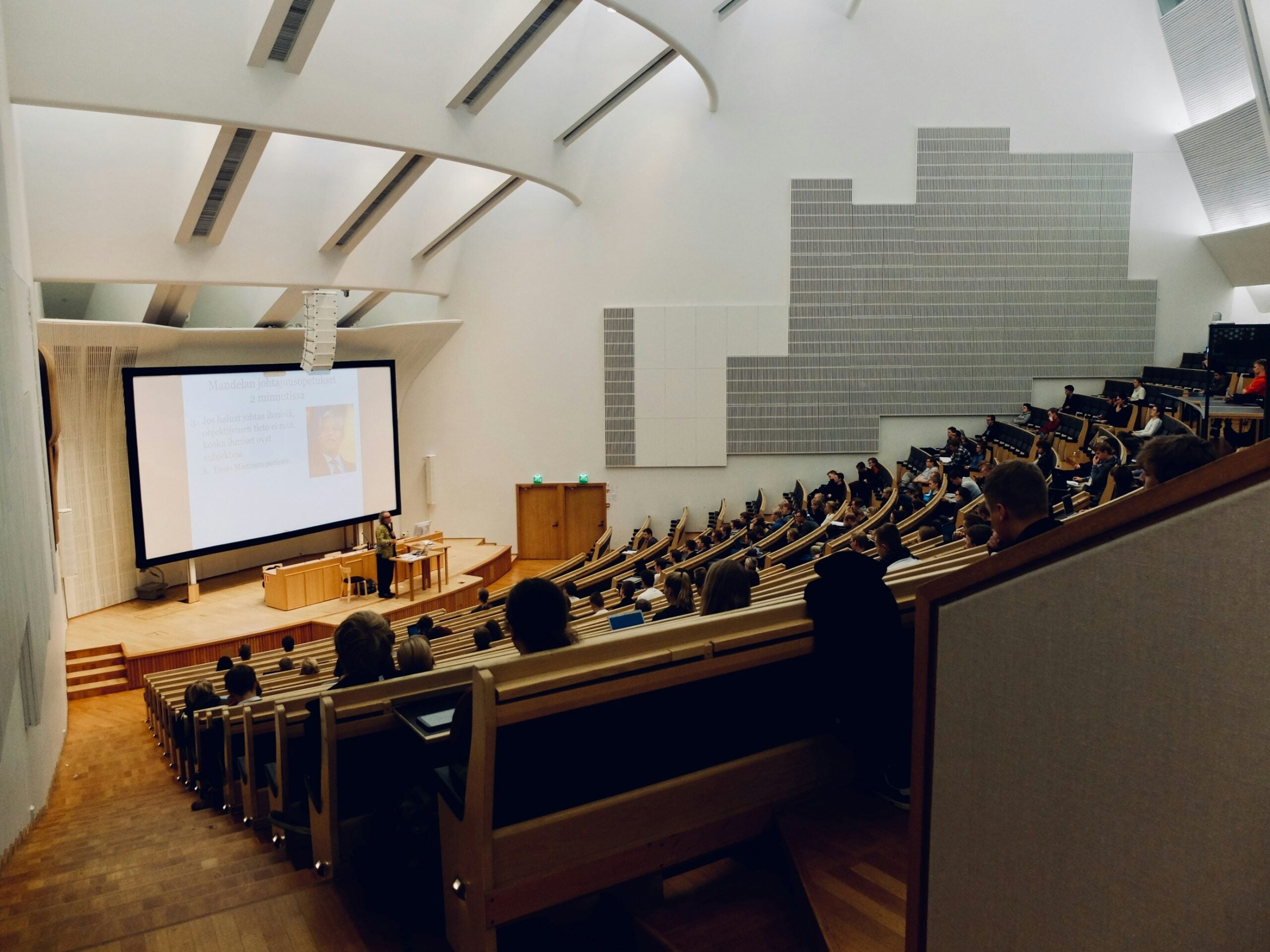 dom-fou-YRMWVcdyhmI-unsplash Classroom
